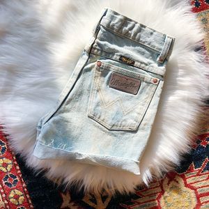WRANGLER VINTAGE HIGHWAISTED DENIM SHORTS